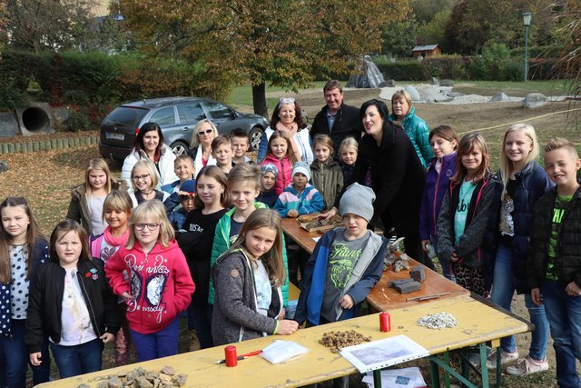 Die Volksschüler aus Deutsch Schützen waren wieder mit dabei. | Foto: Herbert Eberhardt