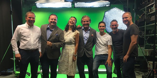 Das gesamte Team ist sehr zufrieden mit dem Ergebnis des neuen Werbespots.