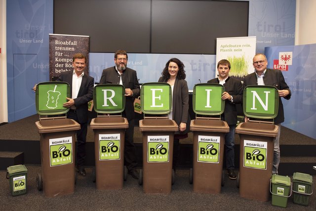v.li.: Alfred Egger, Josef Kröll, LHStvin Ingrid Felipe, Roland Platter und Manfred Putz.
 | Foto: © Land Tirol/Klickfisch