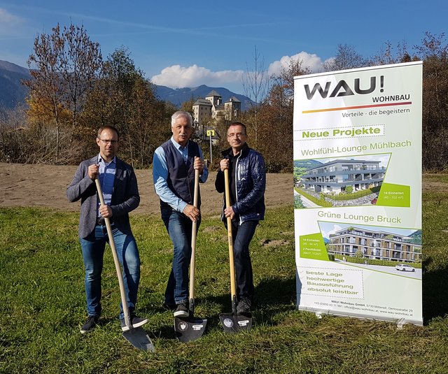 Die Geschäftsführer Kurt Deutsch (re.) und Bruno Berger jun. (li.) mit Bürgermeister Herbert Burgschwaiger.  | Foto: Wau