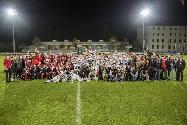 Die Tiroler Football-Familie feierte gemeinsam am Nationalfeiertag einen tollen Tirol Cup, dem sich die Swarco Raiders JV´s (Tackle Football) sowie die Tyrolean Tornados (Flag Football) zum Tiroler Meister kürten. 