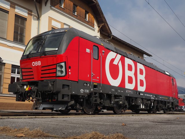 Im April wurden die ersten Loks der neuen Generation nach Villach überstellt. Die mit Siemens abgeschlossene Rahmenvereinbarung beinhaltet die Lieferung von 200 Lokomotiven in drei Varianten. 
 | Foto: ÖBB/Posch