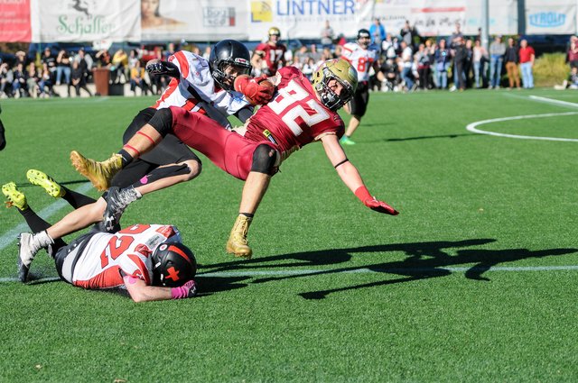 Das Halbfinalspiel gegen die Schwaz Hammers (weiß) konnten die Patriots mit 17:06 für sich entscheiden. | Foto: Christine Höfle