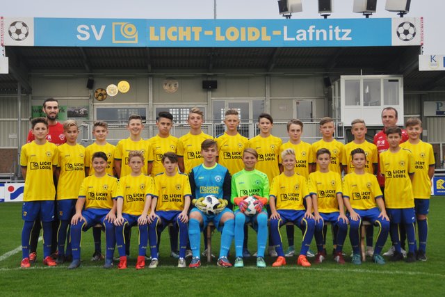 Die U 15 SG Lafnitztal/Lafnitz mit ihren Trainern Michael Steiner und Albert Pichler holte sich den Meistertitel im Gebiet Ost. | Foto: KK
