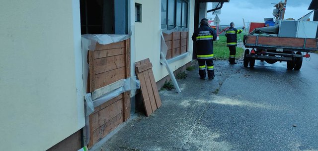 Die Feuerwehr in St. Peter bei Spittal bereitet sich auf das Schlimmste vor | Foto: FF St. Peter/Spittal