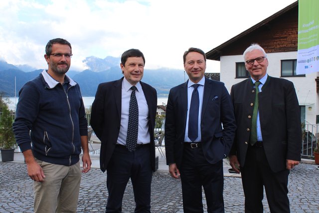 Clemens Schnaitl, Geschäftsführer des Naturparks Attersee-Traunsee mit Handl, Haimbuchner und Mair (v.l.).
