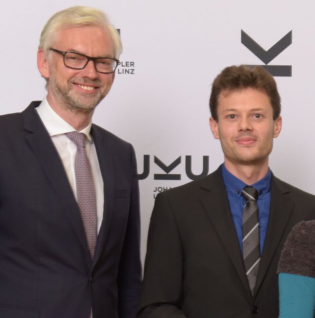 Samuel Gratzl (r.) mit Landeshauptmann-Stellvertreter Michael Strugl. | Foto: JKU