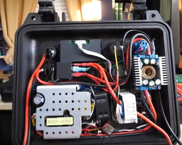 So sieht der Solar Photovoltaik Generator innen aus. | Foto: https://www.youtube.com/watch?v=m04CXhoQ2jU