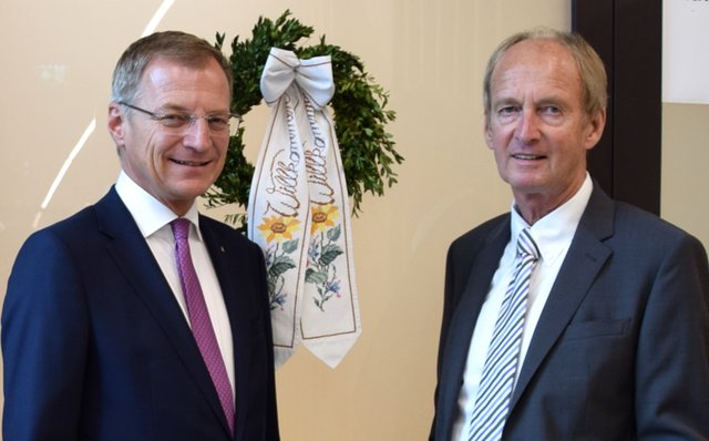 Landeshauptmann Thomas Stelzer und Bürgermeister Herbert Brunsteiner bei der Eröffnungsfeier.