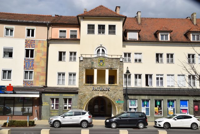 Bis Ende 2020 soll das Rathaus renoviert werden.