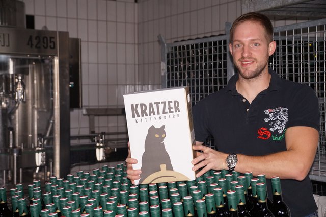Die schwarze Katze lässt Michael Kratzer niemals im Stich. | Foto: Waltraud Fischer