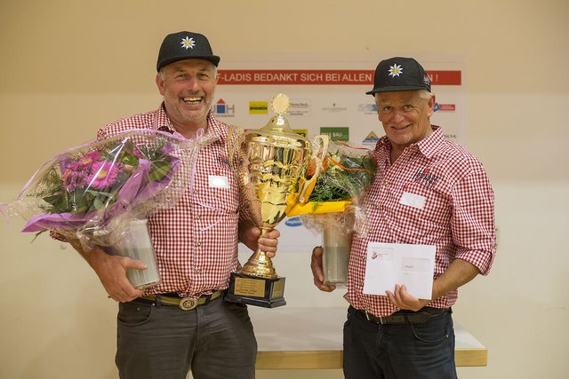 Die Titelverteidiger vom Vorjahr, Gerd Köhle und Luigi Pinzger, holten den Sieg beim Preiswatten in Ladis. | Foto: Mark Zipperle