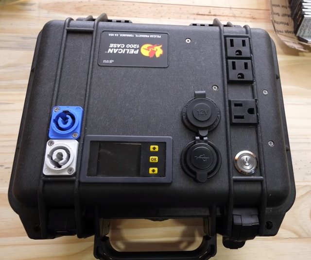 Für 1,5 Stunden etwa 300 Watt entnehmen und nur ca. 8 kg Gewicht | Foto: https://www.youtube.com/watch?v=m04CXhoQ2jU