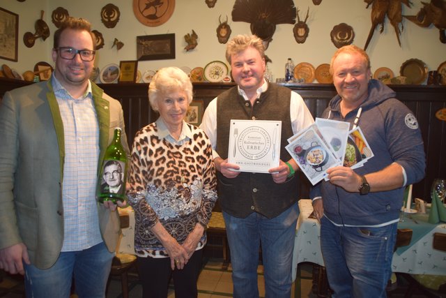 Bei der Präsentation in Bierbaum: Franz Bayer, Waltraut Haas, Stephan Solich, Markus Strahl.
