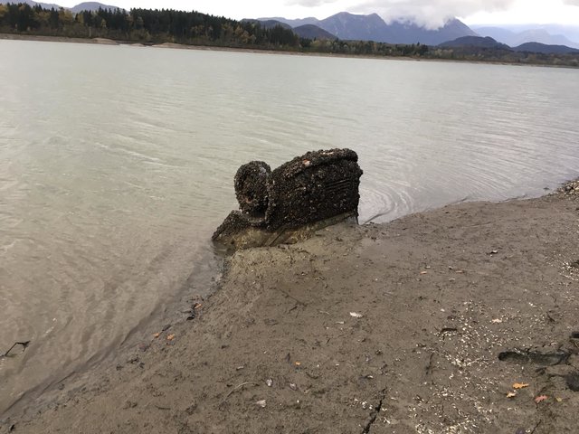 Das Autowrack kam ca. 500 m flussabwärts der Völkermarkter Draubrücke zum Vorschein | Foto: Felix Kosche