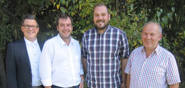 Von links: Bezirksparteichef Michael Lindner, Helmut Ölinger, SPÖ-Schönau-Chef Robert Lengauer und dessen Vorgänger Franz "Joe" Aumayer. | Foto: SPÖ