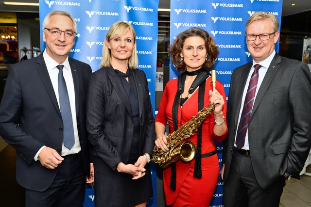 Ernst Breiteneder, Andelka Baric, Saxolady Daniela Krammer und Vorstandsdirektor Andreas Pirkelbauer (v. l.)
 | Foto: Wolfram Heidenberger