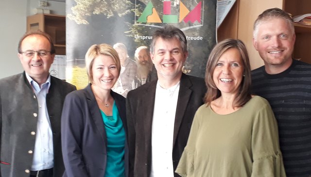 Von links: Alm-Obmann Johann Holzmann, Renate Fürst, Kurt Prandstetter, Sandra Lasinger und Klaus Preining.