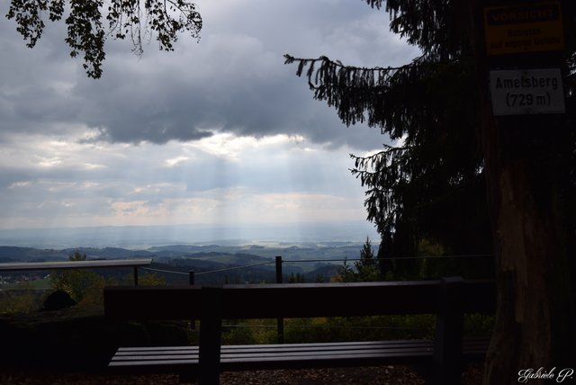Wanderungen sind für mich Genuss Momente in denen es kein schnell kein muss und keinen Stress gibt.
Genieße diese Freizeit in vollen Zügen.
Wenn ich dann an so einen Platz komme ergreift mich dann oft ein Gefühl absoluter Ruhe und Freiheit.
Die Dankbarkeit die man in solchen Momenten spürt ist unbeschreiblich.