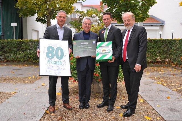 (v.l.) Rapid-Präsident Michael Krammer, Altbundespräsident Heinz Fischer, Rapid-Geschäftsführer Christoph Peschek und SPÖ Hietzing-Vorsitzender Gerhard Schmid. | Foto: SPÖ Hietzing