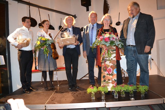 Lesung mit Ingeborg Kaml (2.v.re.) im Musuemshof Kammern. | Foto: MGK