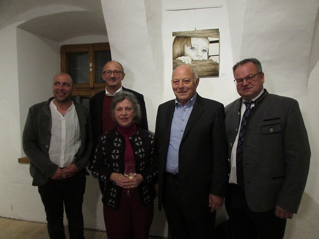 Günther Patscheider, Toni Mattle, Sybille Moser-Ernst, Luis Durnwalder und Elmar Handle auf Schloss Sigmundsried. 
