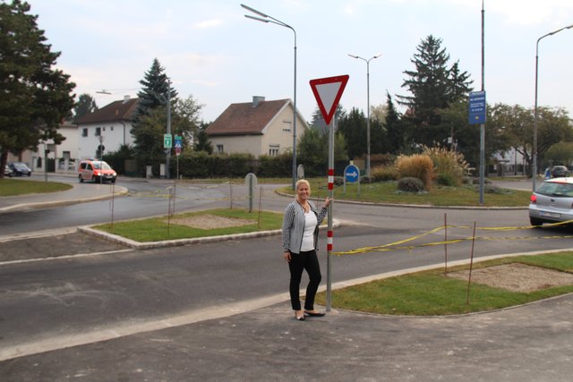 Bezirksvorsteher-Stellvertreterin Katharina Krammer erfreut die positive Gestaltung und einen sichereren Übergang. | Foto: Alfred Krenek