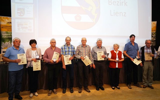Die PreiszträgerInnen aus dem Bezirk Lienz | Foto: Imkerverband