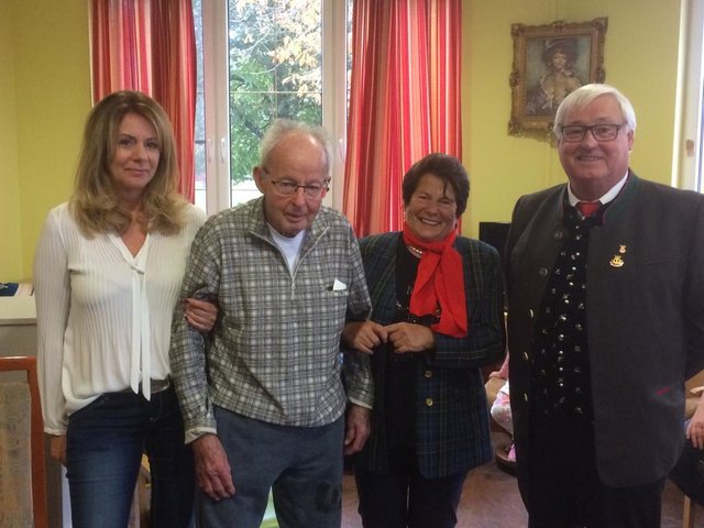 Tochter Doris, Ehrenmitglied Alfred Taferner mit Gattin Roswitha und Obmann Gert Oberdorfer