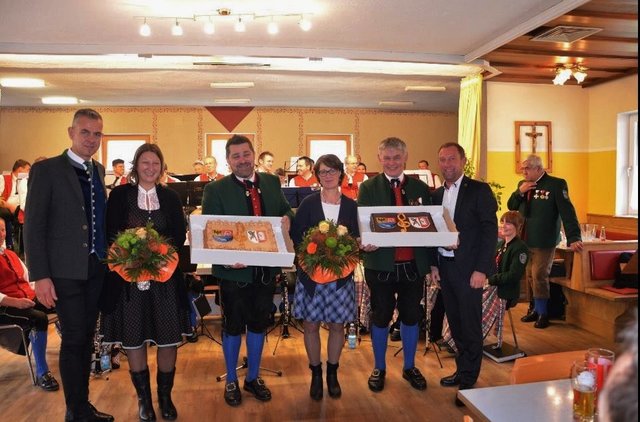 Bürgermeister Bernhard Weiß, Sabine und Simon Gfrerer, Elisabeth und Heinrich Brandner und Bürgermeister Hansjörg Obinger (v.li.). | Foto: TMK Pöham
