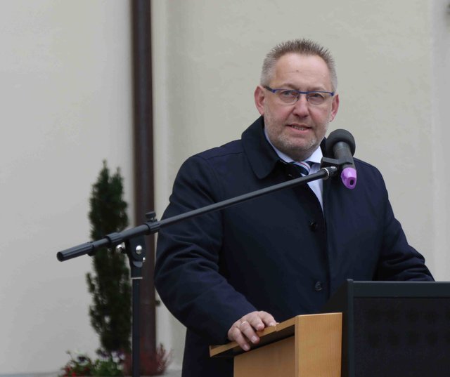 Bgm Falkinger: Diese Gedenken soll uns in Erinnerung rufen, dass es keine dringendere Aufgabe gibt, als  Konflikte und unterschiedliche Interessenslagen nicht mit Gewalt, sondern mit Konsens- und Kompromissbereitschaft zu lösen; denn Gewalt schafft immer wieder nur neue Gewalt.