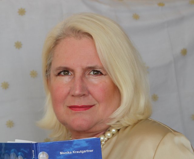 Konsulentin Monika Krautgartner, die Buchstabenmutter aus dem Innviertel, bezaubert mit ihren Weihnachtstexten | Foto: Martin Dizili-Krautgartner