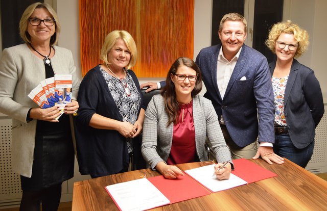 Für ein positives Miteinander der Generationen im Arbeitsleben: Anna Moser (Generationenbeauftragte des Landes Kärnten), Vizebürgermeisterin Gerda Sandriesser, Landesrätin Sara Schaar, Bürgermeister Günther Albel und Gemeinderätin Ines Wutti