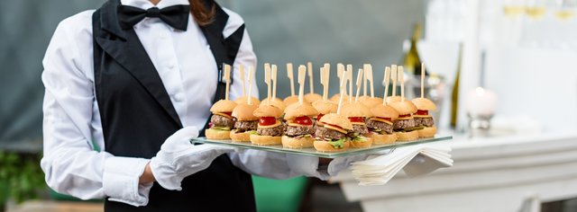 Es ist angerichtet: Die Catering-Szene ist um einen neuen, großen Player reicher und will Großveranstaltungen bedienen.  | Foto: Magryt/Fotolia