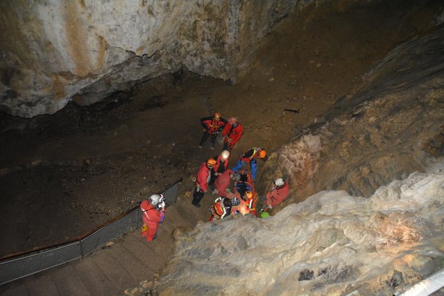 Übung der Höhlenretter: Die Höhlenführer, die Höhlenrettung und die Bergrettung übten den Ernstfall in der Ötscher-Tropfsteinhöhle.