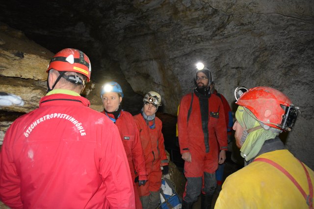 Übung der Höhlenretter: Die Höhlenführer, die Höhlenrettung und die Bergrettung übten den Ernstfall in der Ötscher-Tropfsteinhöhle.