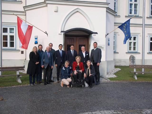 Eine Delegation aus Aserbaidschan besuchte auf Einladung der Abgeordneten zum Nationalrat, Barbara Krenn, die Forschungsanstalt Raumberg-Gumpenstein.  | Foto: KK