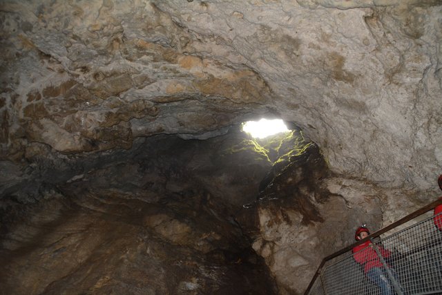 Übung der Höhlenretter: Die Höhlenführer, die Höhlenrettung und die Bergrettung übten den Ernstfall in der Ötscher-Tropfsteinhöhle.