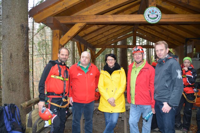 Übung der Höhlenretter: Die Höhlenführer, die Höhlenrettung und die Bergrettung übten den Ernstfall in der Ötscher-Tropfsteinhöhle.