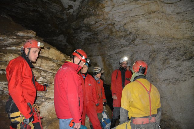 Übung der Höhlenretter: Die Höhlenführer, die Höhlenrettung und die Bergrettung übten den Ernstfall in der Ötscher-Tropfsteinhöhle.