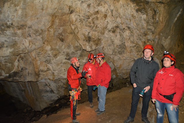 Übung der Höhlenretter: Die Höhlenführer, die Höhlenrettung und die Bergrettung übten den Ernstfall in der Ötscher-Tropfsteinhöhle.