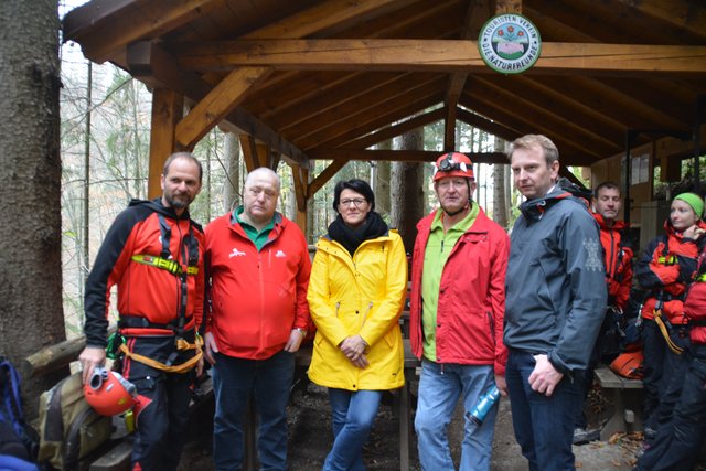 Übung der Höhlenretter: Die Höhlenführer, die Höhlenrettung und die Bergrettung übten den Ernstfall in der Ötscher-Tropfsteinhöhle.