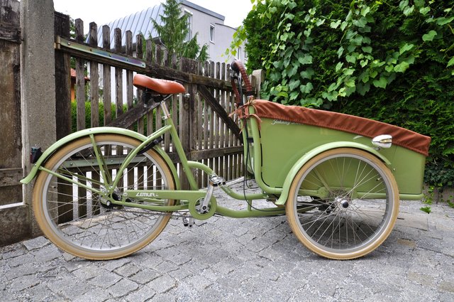 Im Rahmen des heute stattfindenden HerbstReigen am Kaiser-Josef-Platz wird das neue Lastenrad für den Bezirk präsentiert.