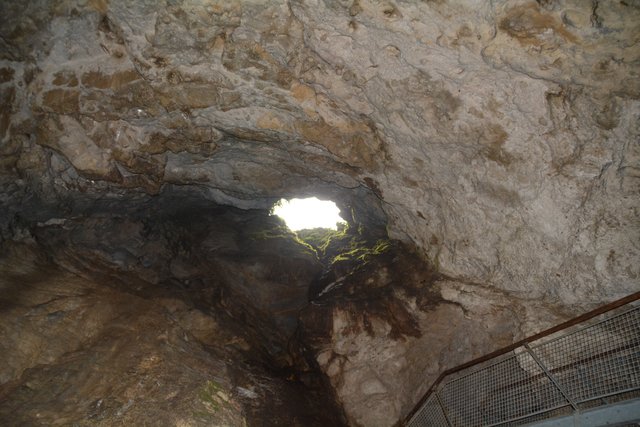 Übung der Höhlenretter: Die Höhlenführer, die Höhlenrettung und die Bergrettung übten den Ernstfall in der Ötscher-Tropfsteinhöhle.