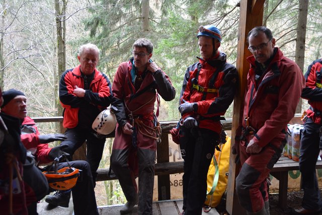 Übung der Höhlenretter: Die Höhlenführer, die Höhlenrettung und die Bergrettung übten den Ernstfall in der Ötscher-Tropfsteinhöhle.