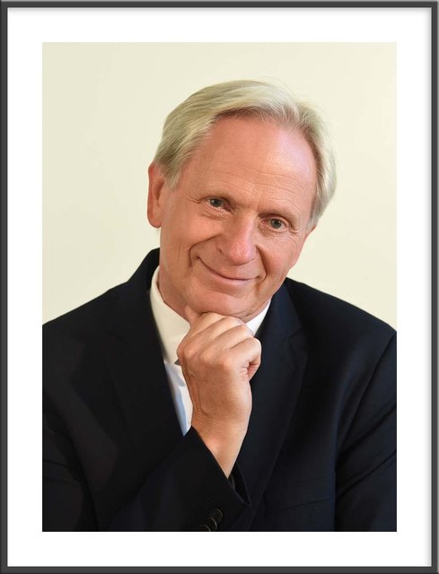 <f>Karl Habenicht,</f> HLW-Professor und Buchautor.