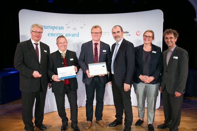 Verleihung des European Energy Awards an Arnoldstein in Baden (NÖ): v.l.n.r. LAbg. Christoph Kainz (NÖ), Umwelt- Energieberater Kurt Bürger, 1. Vzbgm. Reinhard Antolitsch, gemeinsam mit Generalsekretär Josef Plank (BMNT), Christina Morak (e5-Kärnten) und DI Helmut Strasser (Obmann e5-Gemeinden Österreich) | Foto: Marktgemeinde Arnoldstein