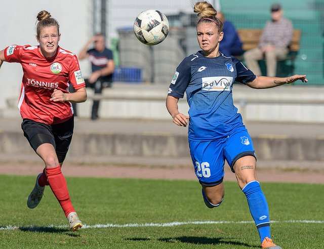 Laura Wienroither (r.) im Dress der TSG Hoffenheim II. | Foto: Markus Friedel
