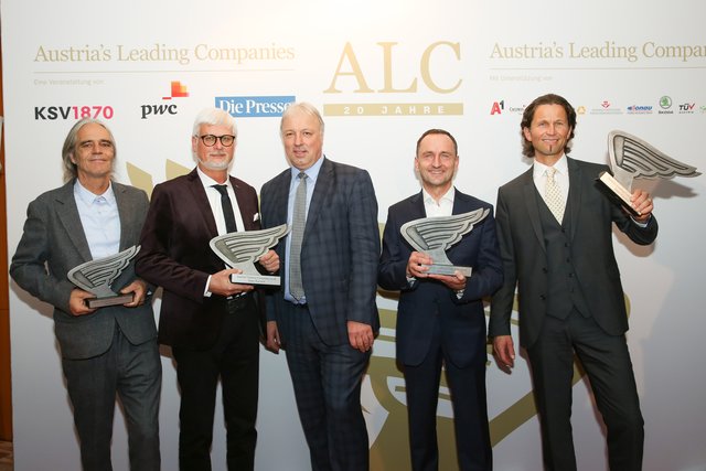 Die Sieger des Abends: Eduard Langusch (Langusch KG Green &amp; Clean), Kelag-Vorstand Manfred Freitag, Adolf Melcher (Kelag Energie &amp; Wärme), Arno Sorger (Haslinger Stahlbau) und Piplan-Eigentümer Harald Matzka (von links) | Foto: Günther Peroutka/"Die Presse"