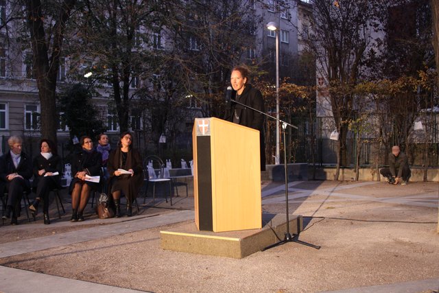 Judith Pühringer vom Projekt Herklotzgasse 21 organisierte gemeinsam Michael Kofler die stimmungvolle Feier und die anschließende Diskussion.